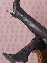 picture from girlsinleatherboots.com