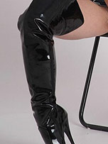 picture from girlsinleatherboots.com