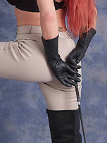 picture from girlsinleatherboots.com