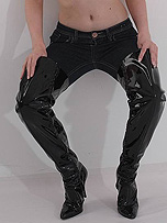 picture from girlsinleatherboots.com